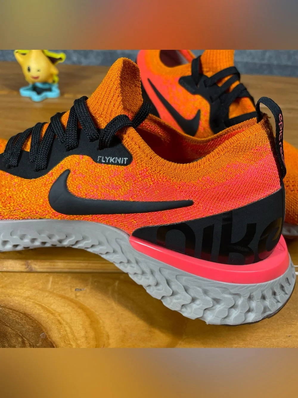 Nike Epic React Flyknit Youth Size 5.5Y Womens 7 Orange Black Running 943311-800